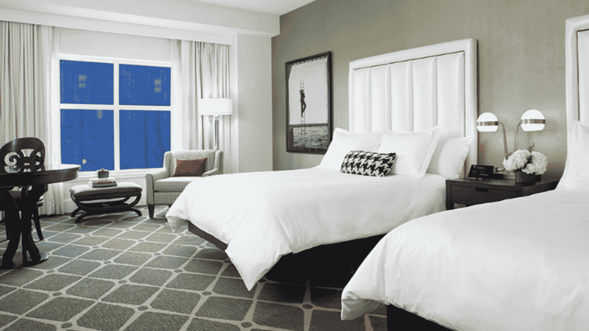 Hotel Commonwealth Room Photo